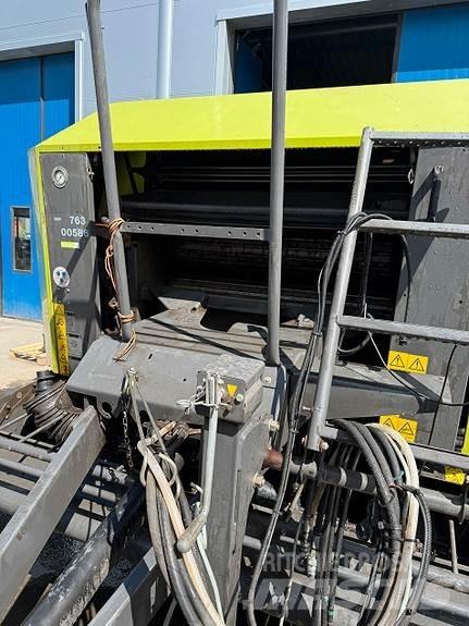  Claaas 374RC Autres matériels de fenaison