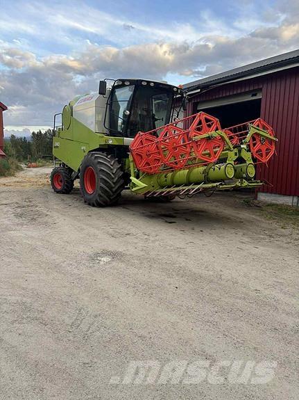 CLAAS Avero 240 Moissonneuse batteuse