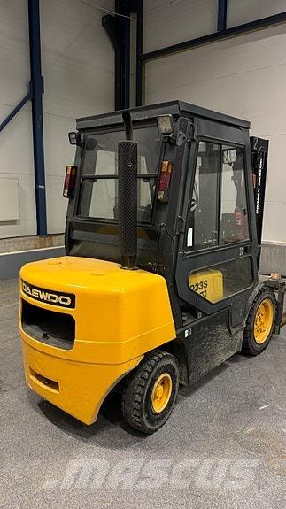 Daewoo D33S-3 Chariots diesel