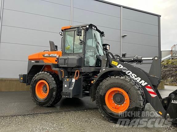 Doosan DL250-7 Chargeuse sur pneus