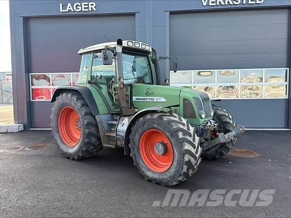 Fendt 712 Favorit Tracteur