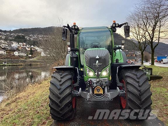 Fendt 724 VARIO Tracteur