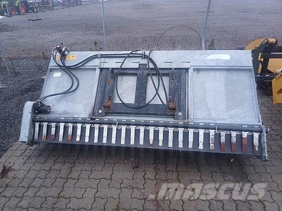 Globus GSK 1600 Sableuse et saleuse