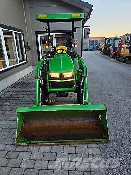 John Deere 3038E Tracteur