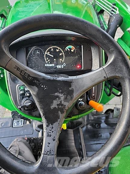 John Deere 3038E Tracteur