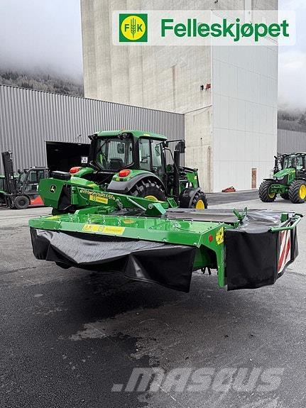 John Deere 328A Autres matériels de fenaison