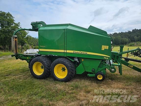 John Deere 744 Presse à balle ronde