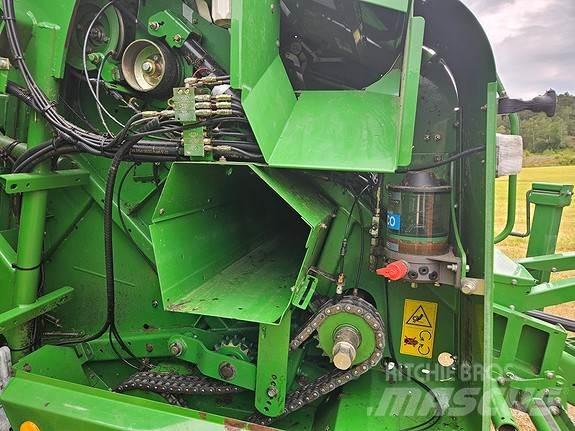 John Deere 744 Presse à balle ronde