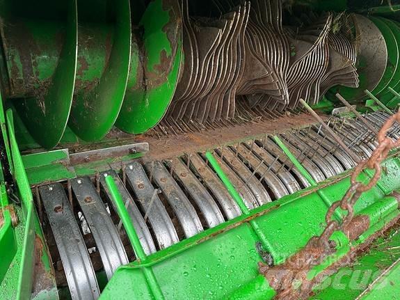 John Deere C440R Presse à balle ronde