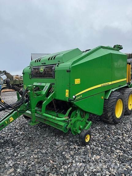 John Deere C440R Presse à balle ronde