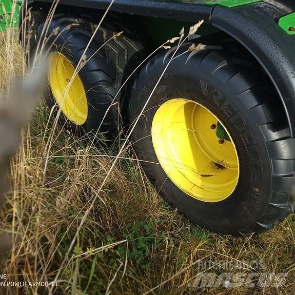John Deere C441R Presse à balle ronde