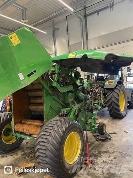 John Deere F441 Presse à balle ronde