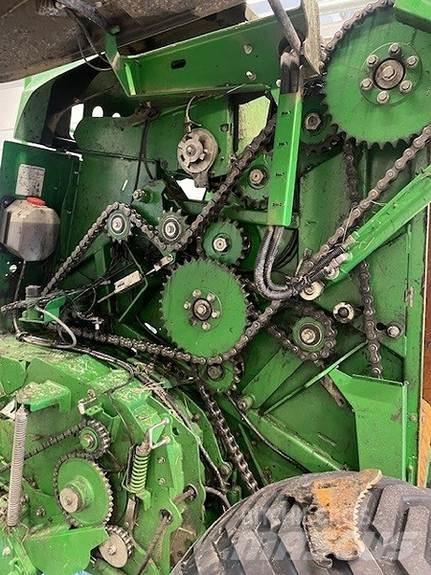John Deere F441 Presse à balle ronde