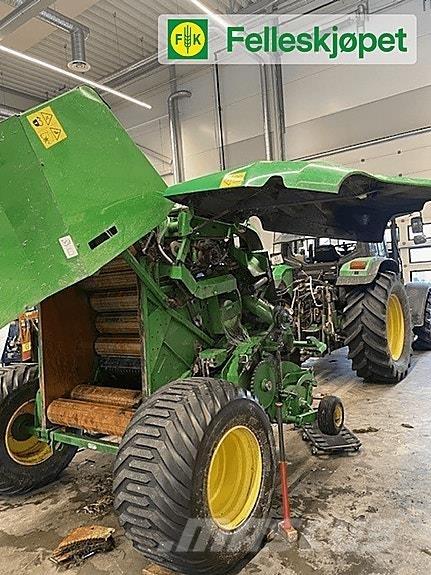 John Deere F441 Presse à balle ronde