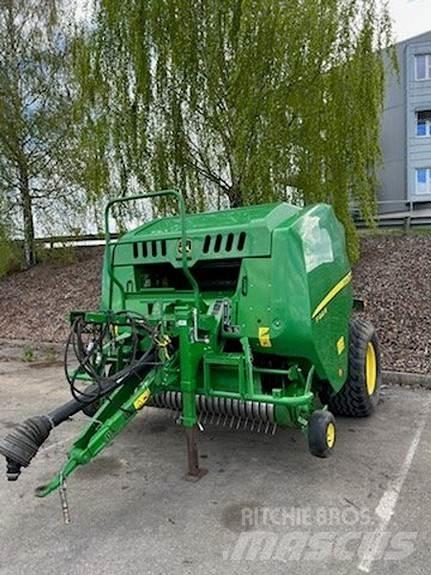 John Deere F441 Presse à balle ronde