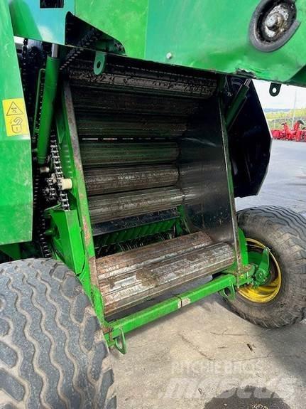 John Deere F441 Presse à balle ronde