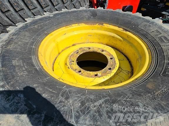 John Deere NOKIAN Tracteur