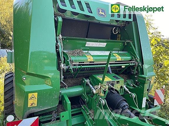 John Deere V451r Presse à balle ronde