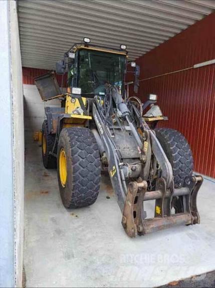 Komatsu WA200 PT Chargeuse sur pneus