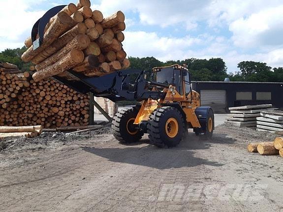 Ljungby  Chargeuse sur pneus