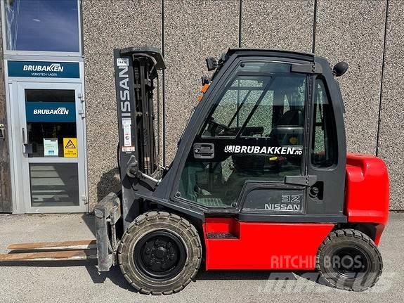 Nissan DF32 14436 Chariots diesel