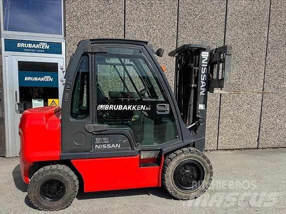 Nissan DF32 14436 Chariots diesel
