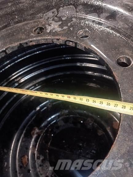 Nokian  Pneus, roues et jantes