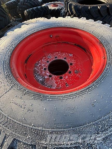 Nokian TRI2 Pneus, roues et jantes