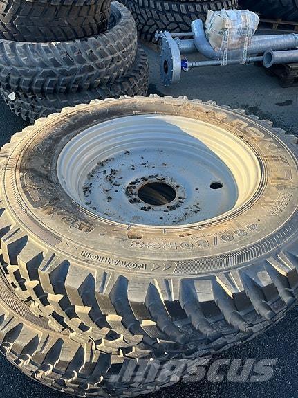  TRI Nokian Pneus, roues et jantes