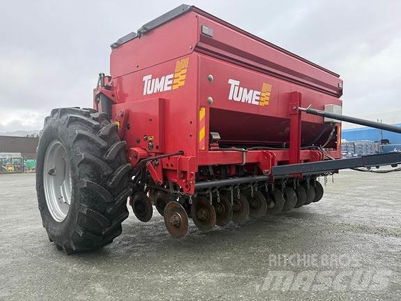 Tume HKL 2500 Epandeur de fumier