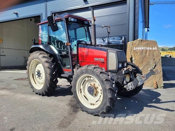Valtra A75 - 4 Tracteur