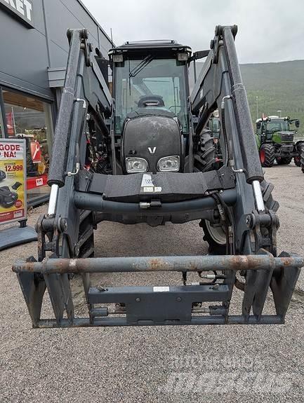 Valtra A83 Tracteur