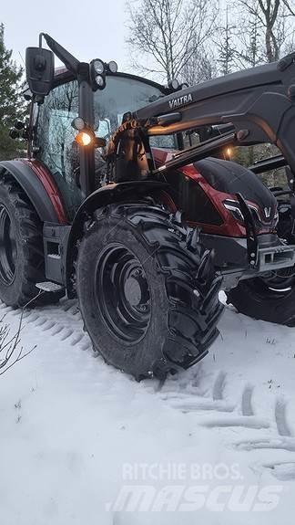 Valtra G135A Tracteur