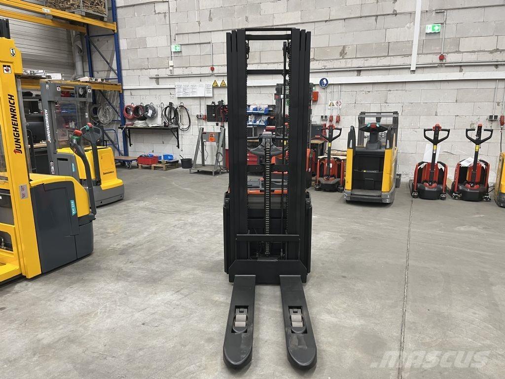 BT SWE 120 L Gerbeur accompagnant