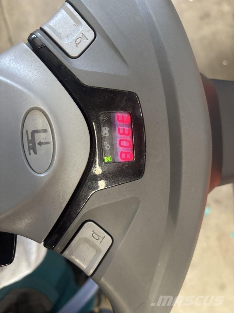 BT SWE120L Gerbeur accompagnant