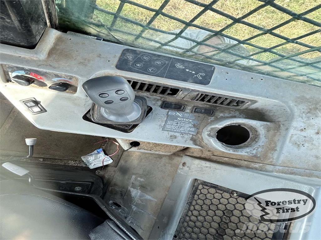 CAT 525B Débusqueur