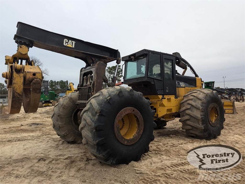 CAT 545C Débusqueur