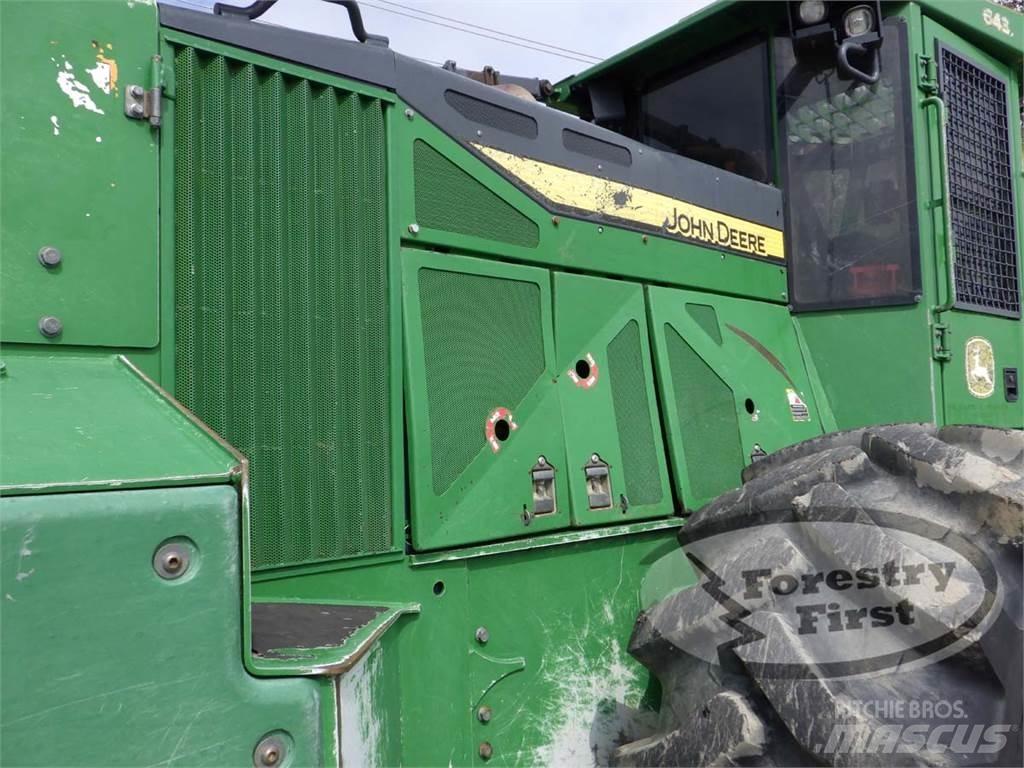 John Deere 643L Abatteuse groupeuse
