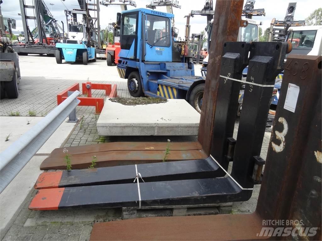 Kalmar DCG330-12 Chariots diesel