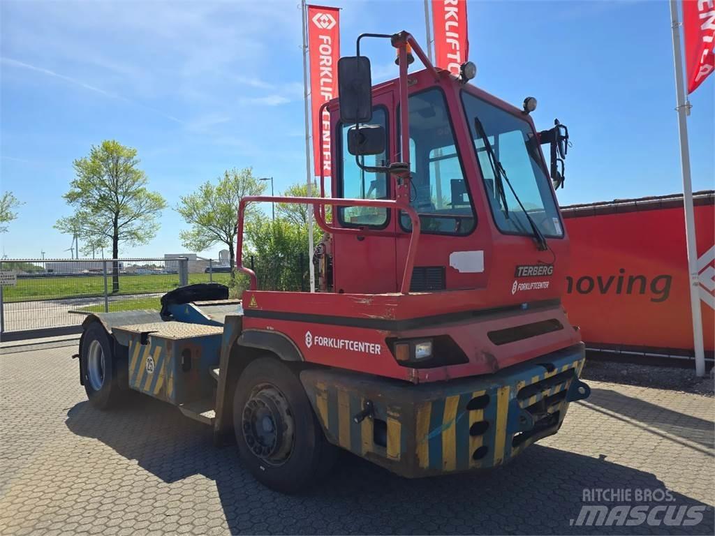 Terberg YT222 Tracteur de manœuvre
