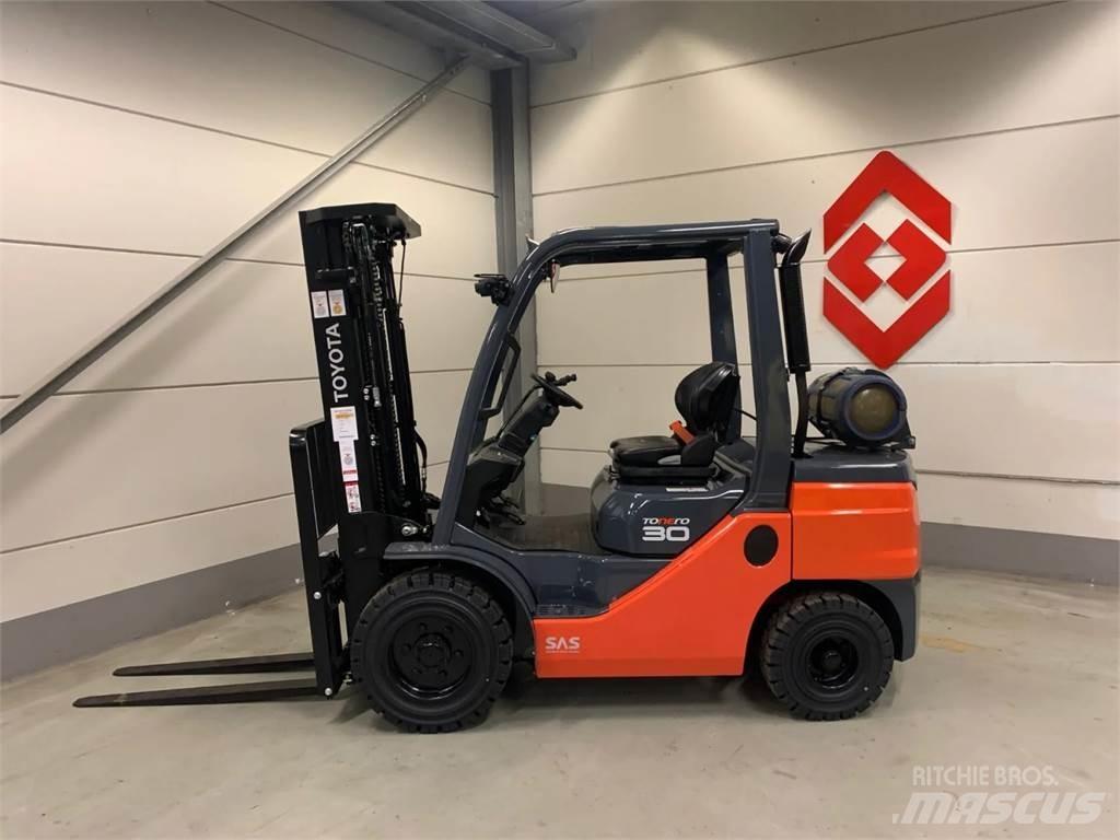 Toyota 02-8FGF30 Chariots GPL
