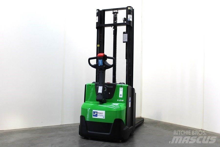Cesab S 212 L / 330 Gerbeur accompagnant