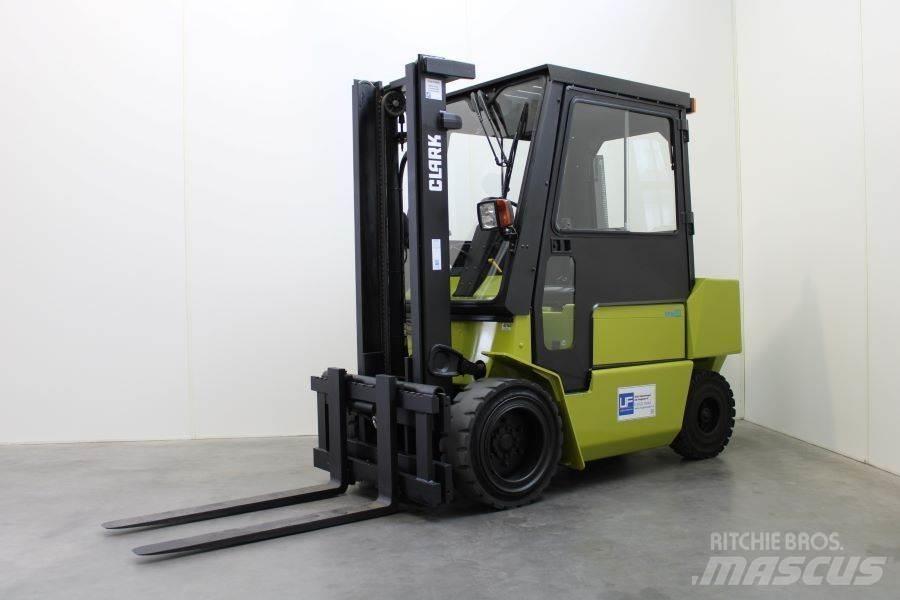 Clark DPM 30 Chariots diesel