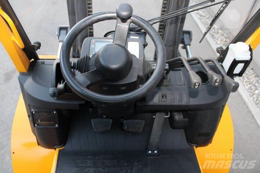 TCM D-1-F-A-40-Q Chariots diesel