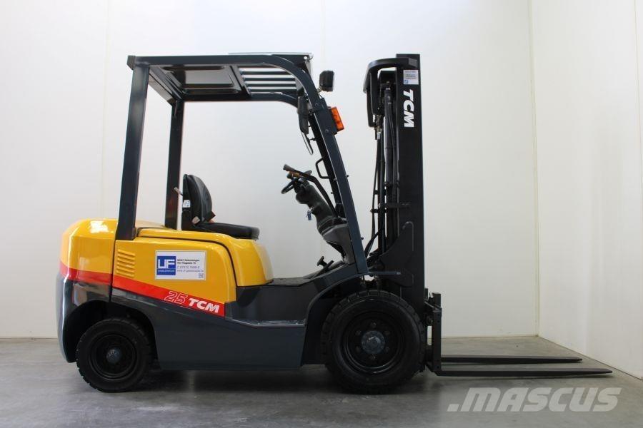 TCM FD 25 T 3 Chariots diesel