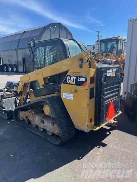 CAT 239D Tracteur routier