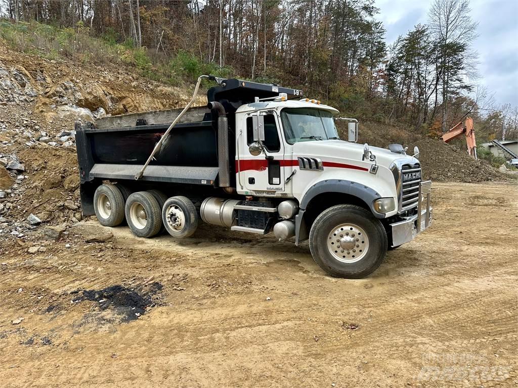Mack GU713 Camion benne