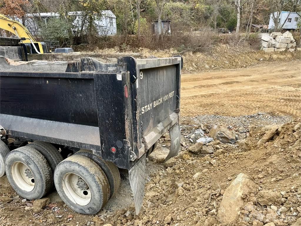 Mack GU713 Camion benne