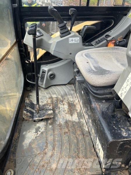 CAT 302.5C Mini pelle < 7t