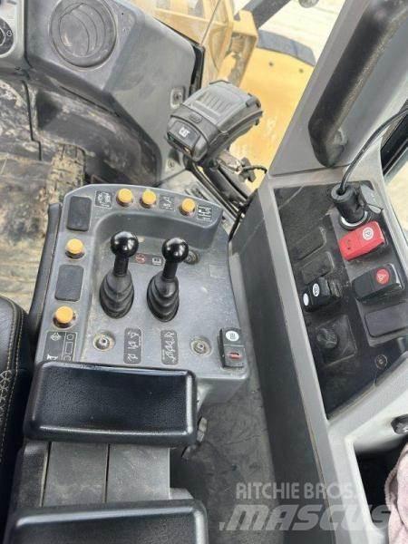 CAT 966M XE Chargeuse sur pneus